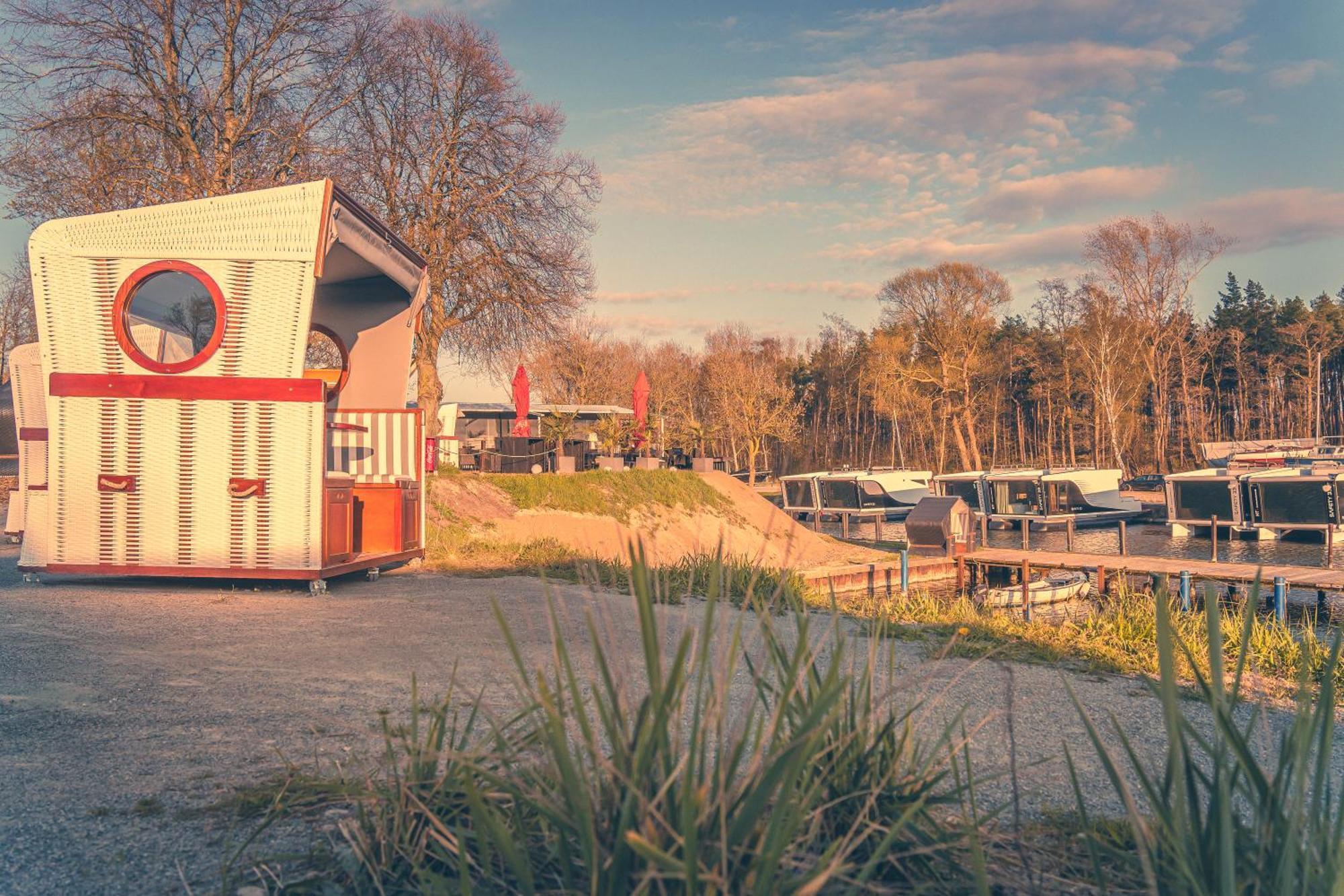 Hotel Marina Martinshafen - Lotsenhaus Neuhof  Esterno foto