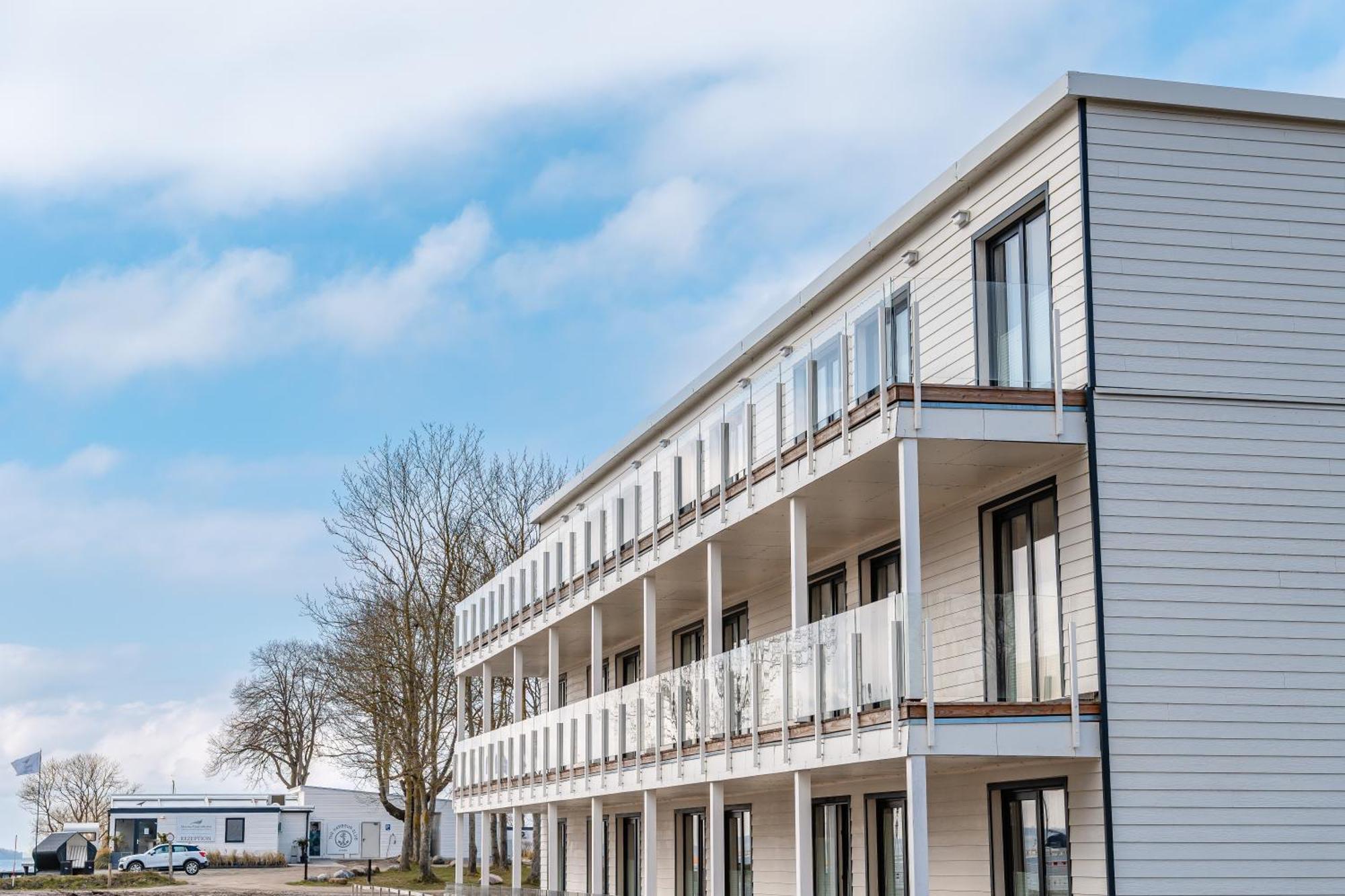 Hotel Marina Martinshafen - Lotsenhaus Neuhof  Esterno foto