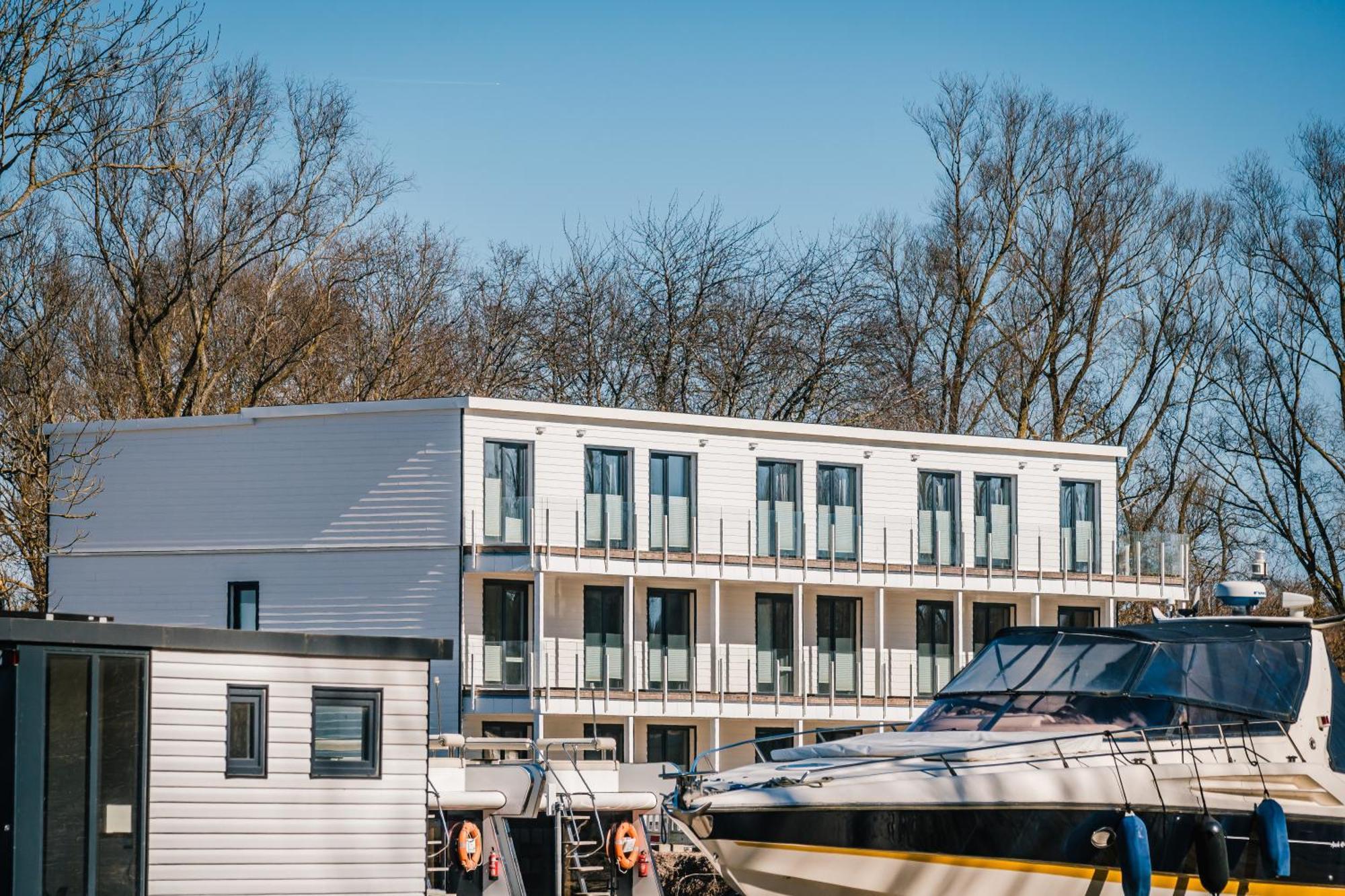 Hotel Marina Martinshafen - Lotsenhaus Neuhof  Esterno foto